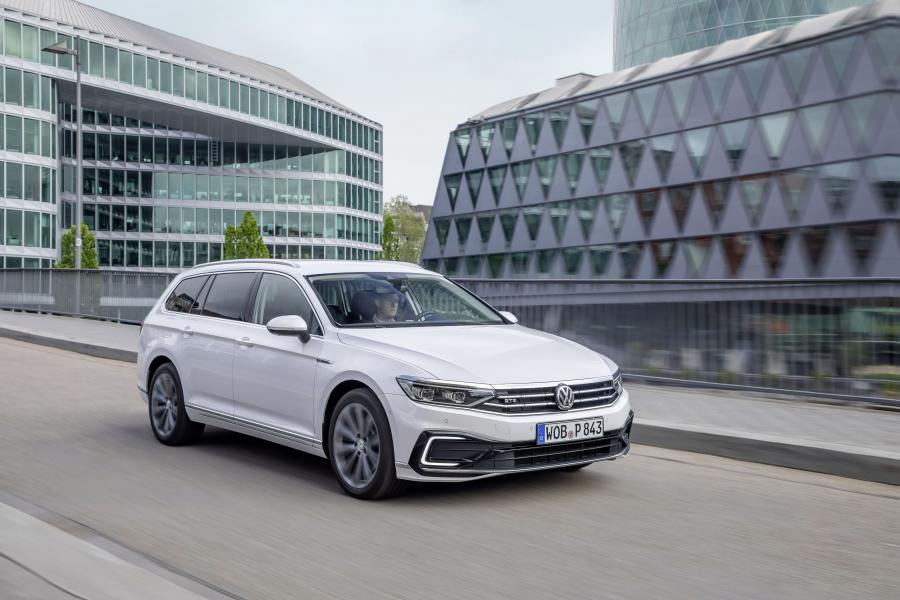  Volkswagen Passat GTE Variant (B8) 2019 года  (WW) (фото 8 из 22)